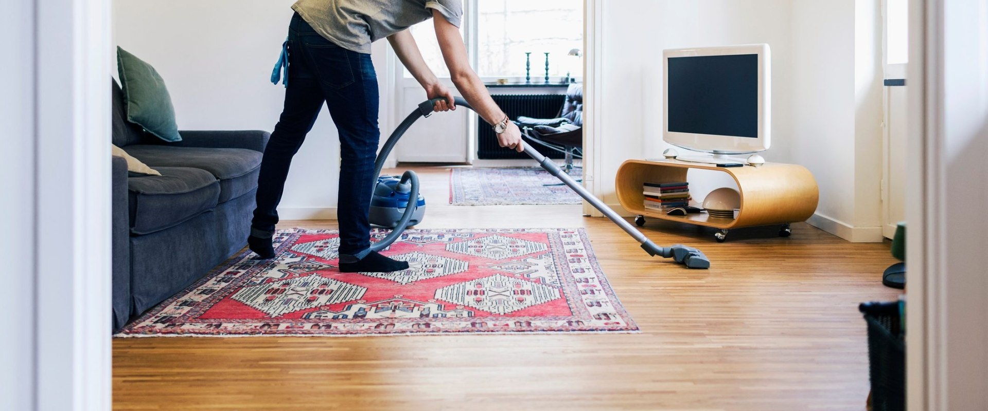 What is the correct order of cleaning a house?